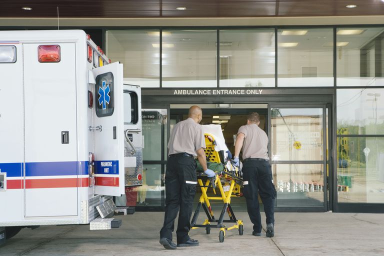 ambulanciers paramédicaux, ambulancier paramédical, médical urgence, médicaux urgence