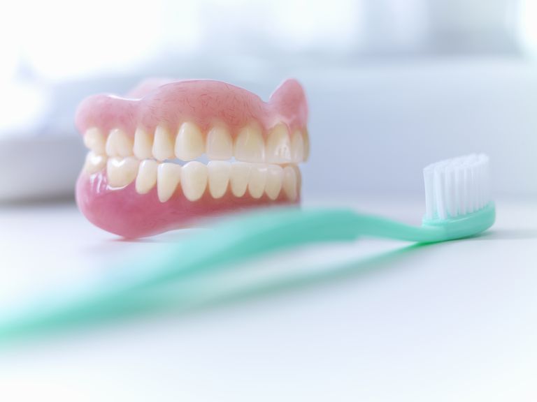 prothèses dentaires, nettoyer prothèses, pour prothèses, pour prothèses dentaires, votre bouche