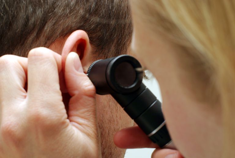 oreille moyenne, tympan rouge, auditif externe, conduit auditif, conduit auditif externe, intérieur oreille