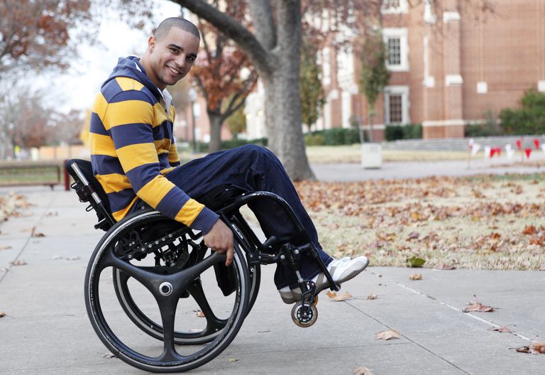 Comment déterminer l'ajustement approprié dans un fauteuil roulant
